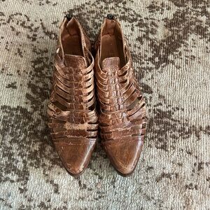 BED|STU LAS CRUCES Huarache
Sandals in Teak Lux Rustic Leather *Mexico*